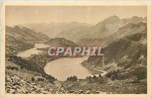 Cartes postales Les Pyrenees Massif du Neouville Les Lacs d Aumar et d Auber