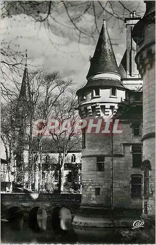 Cartes postales moderne Vigny Tour du Chateau cote Chapelle et l Eglise