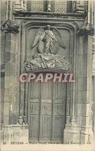 Ansichtskarte AK Nevers Palais Ducal Porte du grand escalier