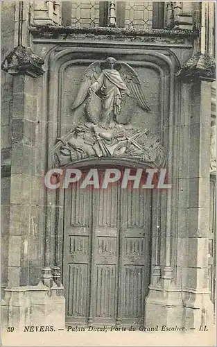 Cartes postales Nevers Palais Ducal Porte du grand escalier