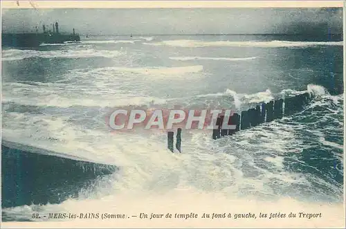 Ansichtskarte AK Mers les Bains Somme Un jour de tempete Au fond a gauche les jetees du Treport