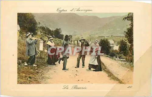 Cartes postales Types d Auvergne La Bourree  Folklore