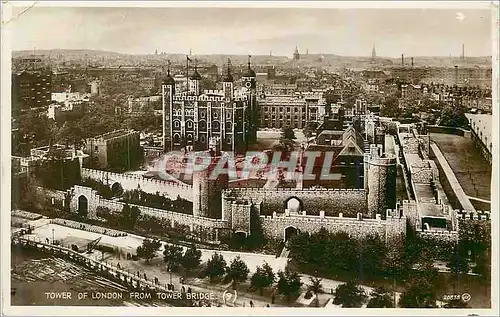 Cartes postales The tower of London from tower bridge