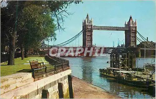 Cartes postales moderne Tower bridge tower pier and tower bridge the most easterly crassing of the river thames Bateau