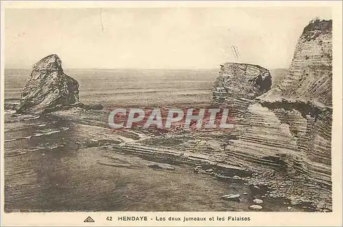 Ansichtskarte AK Hendaye les deux jumeaux et les falaises