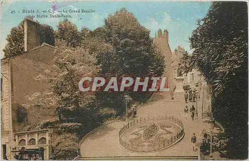 Cartes postales Blois (L et C) Le Grand Escalier et la Statue Denis Papin