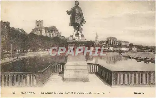 Cartes postales Auxerre La Statue de Paul Berl et le Vieux Pont