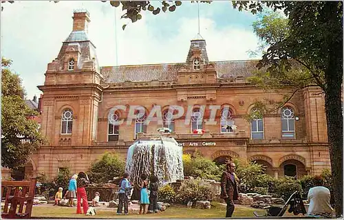 Cartes postales moderne Southport Arts Centre and Fountain Lord Street Southport
