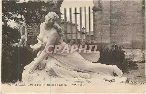 Cartes postales Arles Jardin public Statue de Niobe