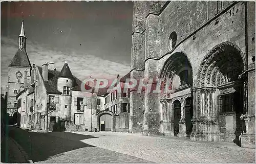 Cartes postales moderne Avallon (Yonne) Tour de l'Horloge Maison du XVe Siecle Portail de l'Eglise Saint-Lazare