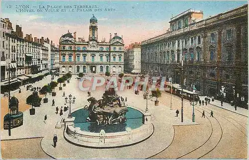 Cartes postales Lyon La Place des Torreaux L'Hotel de Ville et le Palais d'Arts Tramway