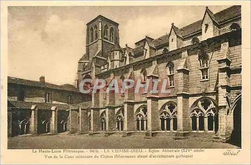 Cartes postales La Haute Loire Pittorresque La Chaise Dieu Eglise Abbatiale (XIVe Siecle) Vue de la cour Interie