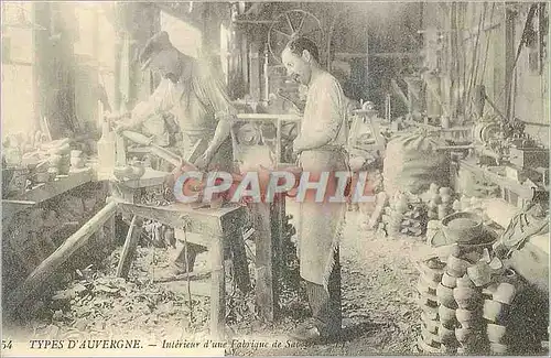 REPRO Types D'Auvergne Interieur d'une Fabrique de Sabot Auvergne