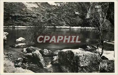 Cartes postales moderne 1687 fontaine de vaucluse naissance de la source et roches argentees