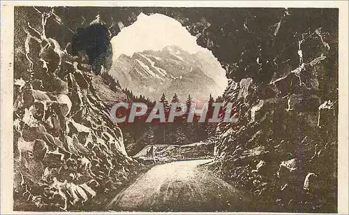 Ansichtskarte AK Savoie Route des Aravis a la Giettaz Tunnels des tournants