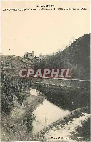 Ansichtskarte AK L auvergne laroquebrou(cantal) le chateau et le defile des gorges de la cere