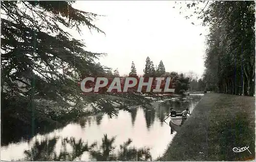 Cartes postales moderne Richelieu (I et L) Vue du Parc du Chateau et d'un Canal Longeant la Grande Allee