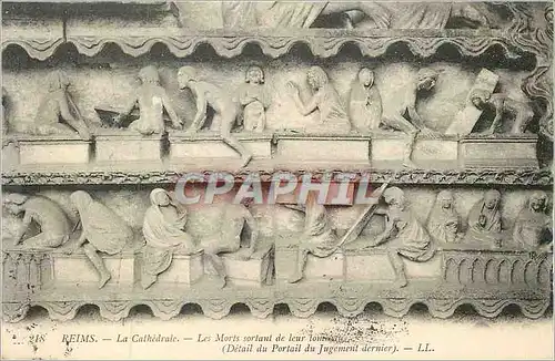 Cartes postales Reims la Cathedrale les Morts sortant (Detail du Portail du Jugemen Dernier)