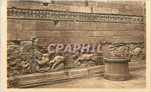 Cartes postales le Puy la Cathedrale Bas Reliefs Romains Decorant le Mur de la Chambre Anglique