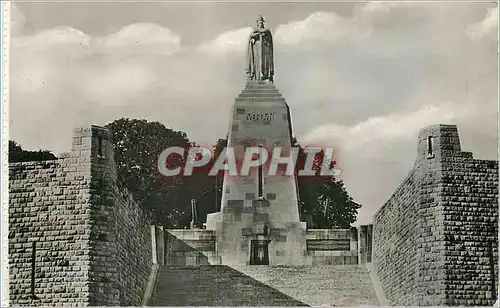 Cartes postales moderne Verdun et les Champs de Bataille Monument de la Victoire des Soldats de Verdun Militaria