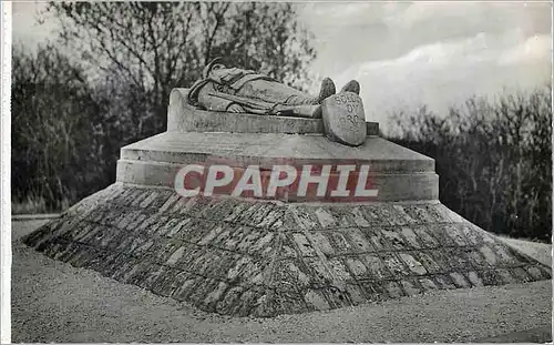 Cartes postales moderne Verdun et les Champs de Bataille le Monument du Soldat du Droit Militaria