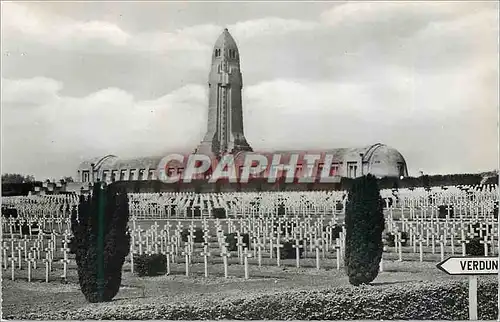 Cartes postales moderne Verdun et les Champs de Bataille le Monument e l'Ossuaire de Douaumont et le Cimetiere Militaire