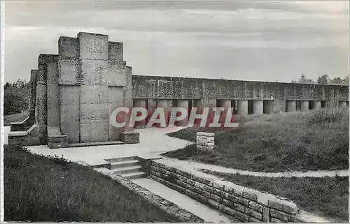 Cartes postales moderne Verdun et les Champs de Bataille le Monument de la Tranchee des Baionnettes Exterieur Militaria