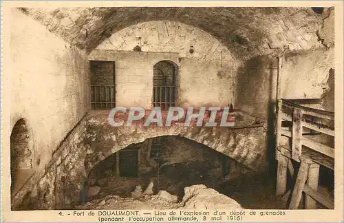 Ansichtskarte AK Fort de Douaumont Lieu de l'Explosion d'un Depot de Grenades Militaria