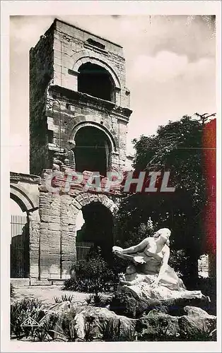 Cartes postales moderne Arles Statue de Niobe et Tour de Roland