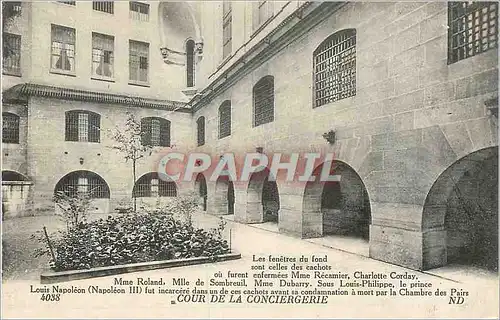 Ansichtskarte AK Cour de la Conciergerie Les Fenetres de fond Sont Celles des Cachots