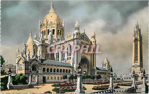 Cartes postales moderne La Basilique de Lisieux Panorama general