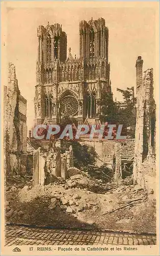 Ansichtskarte AK Reims Facade de la Cathedrale et les Ruines Militaria