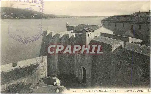 Cartes postales 19 ile sainte marguerrite entree du fort