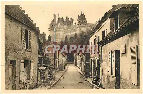 Ansichtskarte AK La douce france chateau de pierrefonds (oise) le chateau vu d une vielle rue