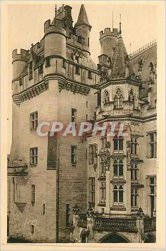Cartes postales La douce france chateau de pierrefonds (oise) le donjon et l escalier d honneur