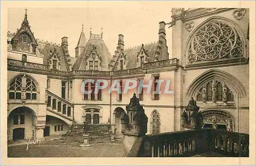 Cartes postales La douce france chateau de pierrefonds (oise) la cour d honneur