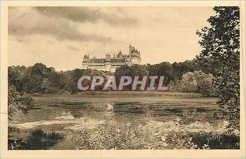 Cartes postales La douce france chateau de pierrefonds (oise) vue generale prise de l etang
