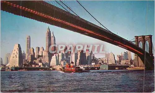 Cartes postales moderne Brooklyn bridge spanning the east river and connecting manhattan Bateau