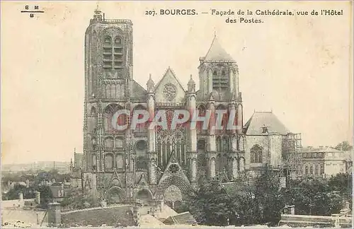 Ansichtskarte AK Bourges Facade de la Cathedrale Vue de l'Hotel des Postes