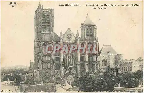 Cartes postales Bourges Facade de la Cathedrale Vue de l'Hotel des Postes
