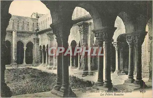 Cartes postales Arles Cloitre Saint Trophime Les Piliers Romains