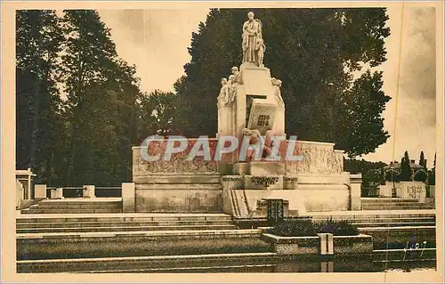 Cartes postales Vierzon (Cher) Le Monument aux Morts (H Karcher Arch et Stat) Militaria