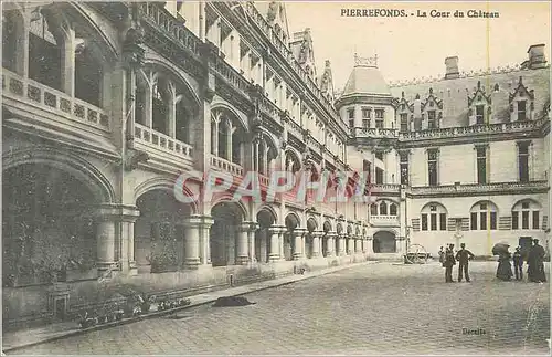 Ansichtskarte AK Pierrefonds La Cour du Chateau