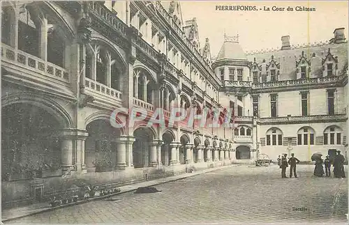 Cartes postales Pierrefonds La Cour du Chateau