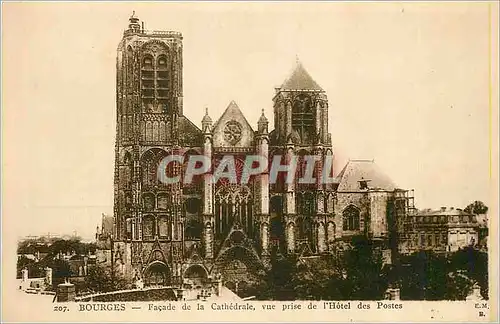 Cartes postales Bourges Facade de la Cathedrale Vue Prise de l'Hotel des Postes