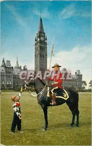 Cartes postales moderne Mountie at Peace Tower With Boy in Cowboy Costume