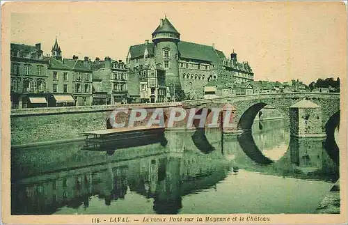 Ansichtskarte AK Laval Le Vieux Pont sur la Moyenne et le Chateau