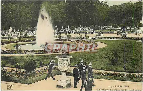 Ansichtskarte AK Versailles la Parterre un Dimanche de Grandes Eaux Militaria