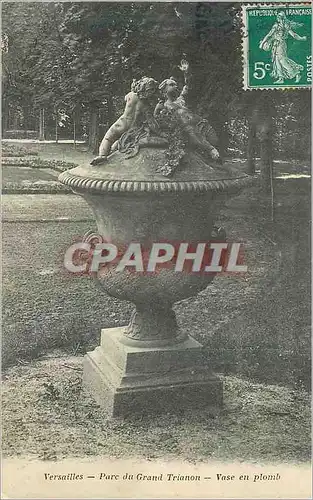 Cartes postales Versailles Parc du Grand Trianon Vase en Plomb