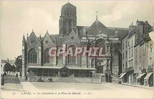 Cartes postales Laval La Cathedrale et la Place du Marche